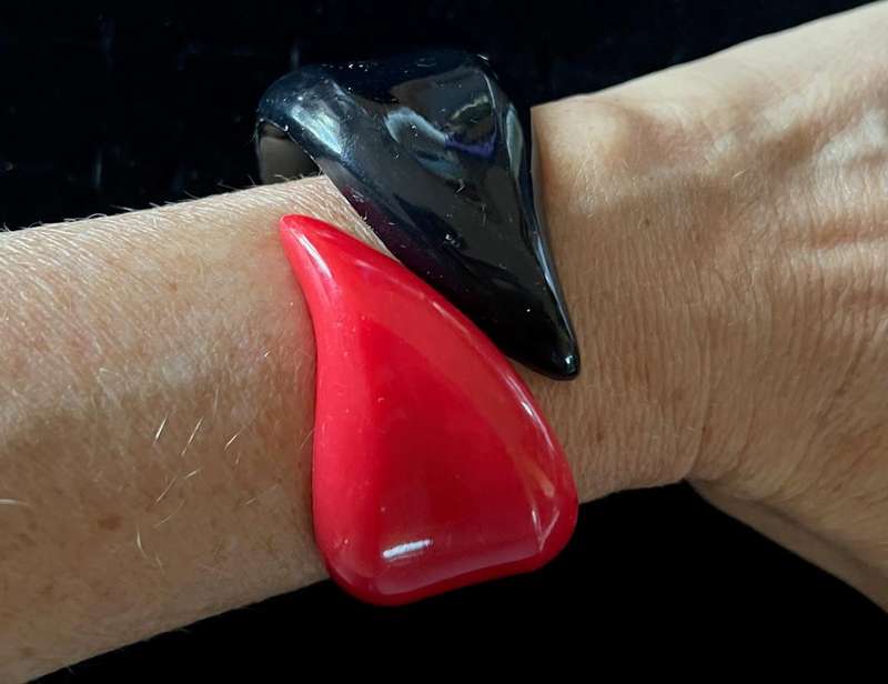 1980s Vintage Retro Black & Red Plastic Clamper Bracelet