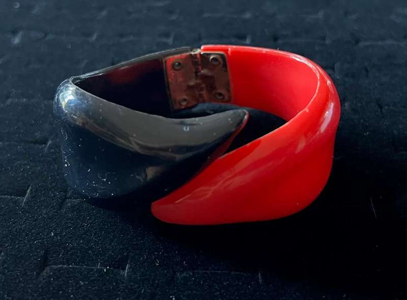 1980s Vintage Retro Black & Red Plastic Clamper Bracelet