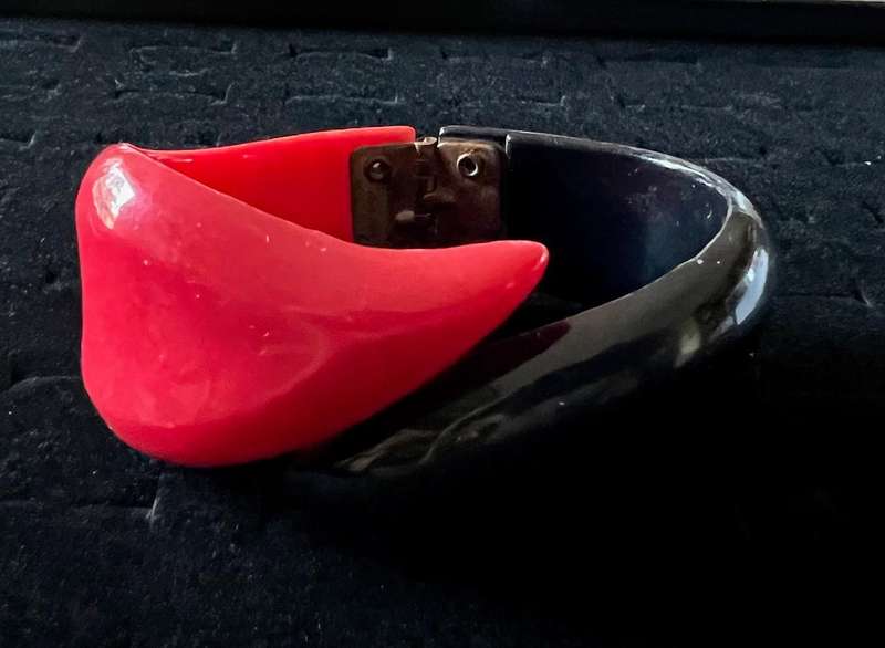 1980s Vintage Retro Black & Red Plastic Clamper Bracelet