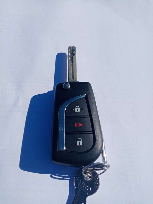 Genuine transmitter key for a toyota hilux 2017 model (New)