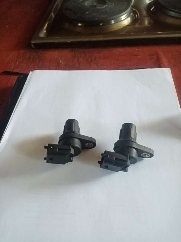 Mercedes-Benz C200 CGI 2011 camshaft sensors E-8 0340 and E-8 0365 E