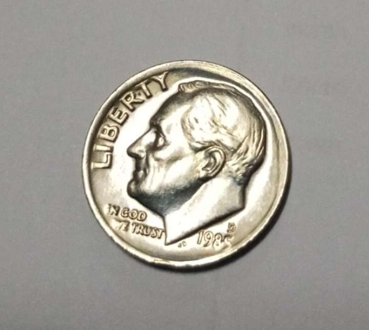 1985 (D) one dime with mint errors in the front on the rim and lettering on "we"