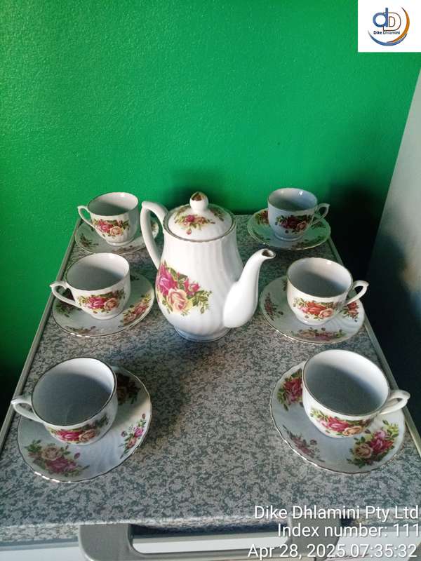 Royal china English rose tea set