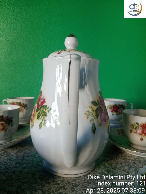 Royal china English rose tea set