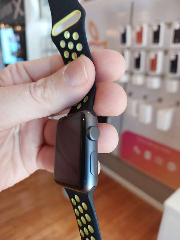 Apple iPhone 7 32GB & Apple Watch Sports Series 1 42mm
