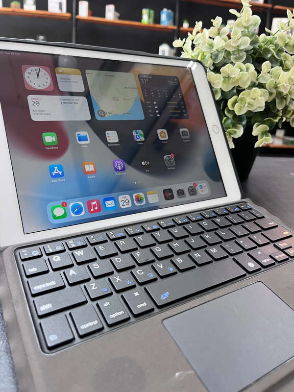 iPad 8th Generation with KeyBoard