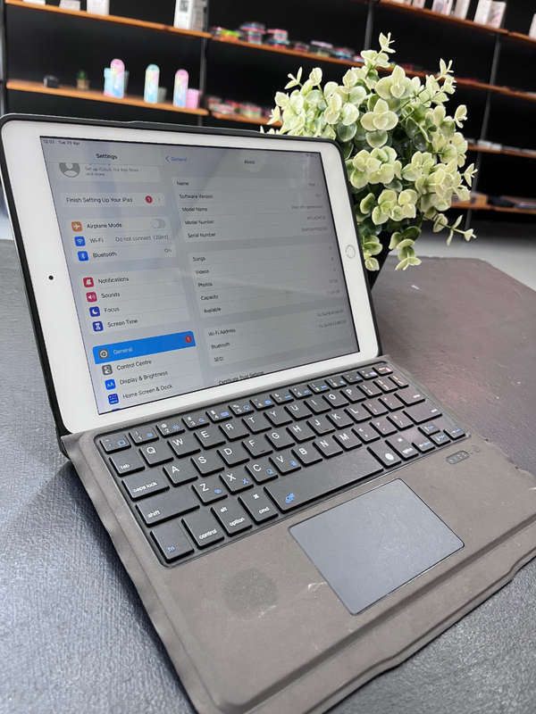 iPad 8th Generation with KeyBoard