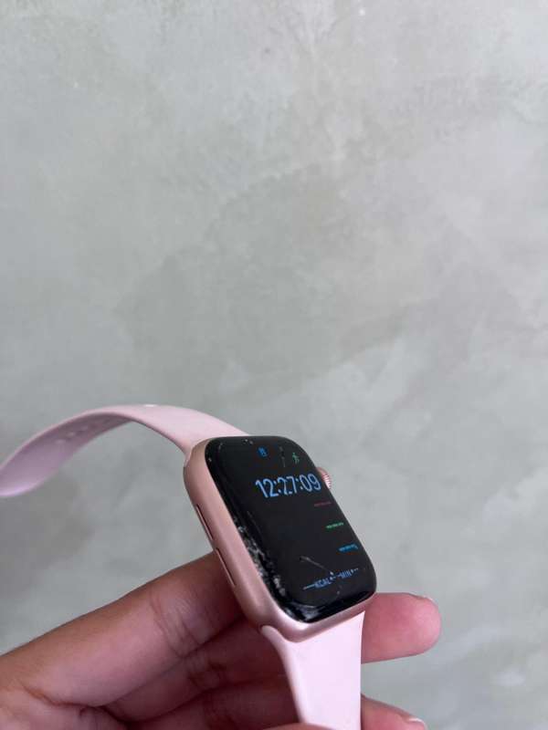 Apple watch Series 4 40mm (Screen Cracked)