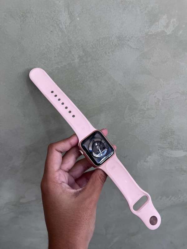 Apple watch Series 4 40mm (Screen Cracked)