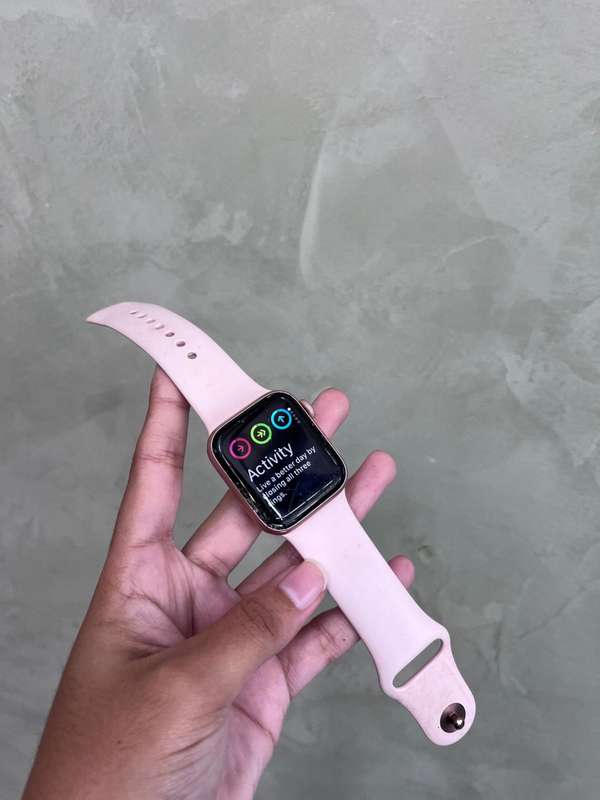 Apple watch Series 4 40mm (Screen Cracked)