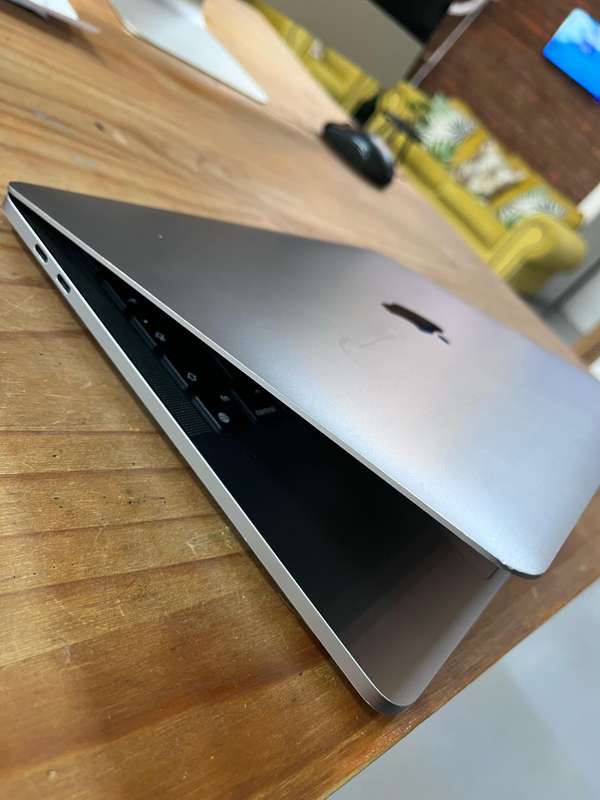 Apple Macbook Pro M2 2022 256GB