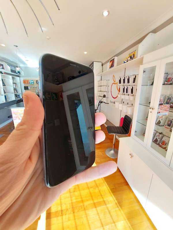 Apple iPhone XR 64GB Blue