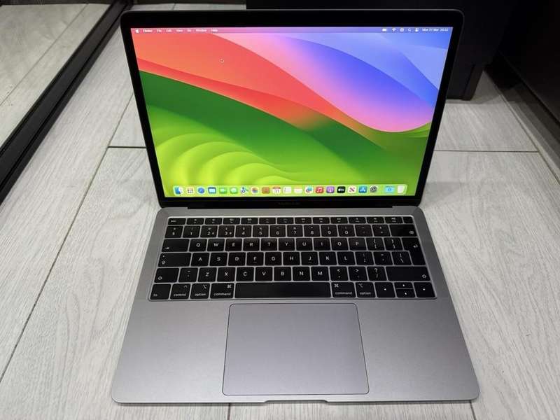 MacBook Air 2018 - 13.3" Retina Display