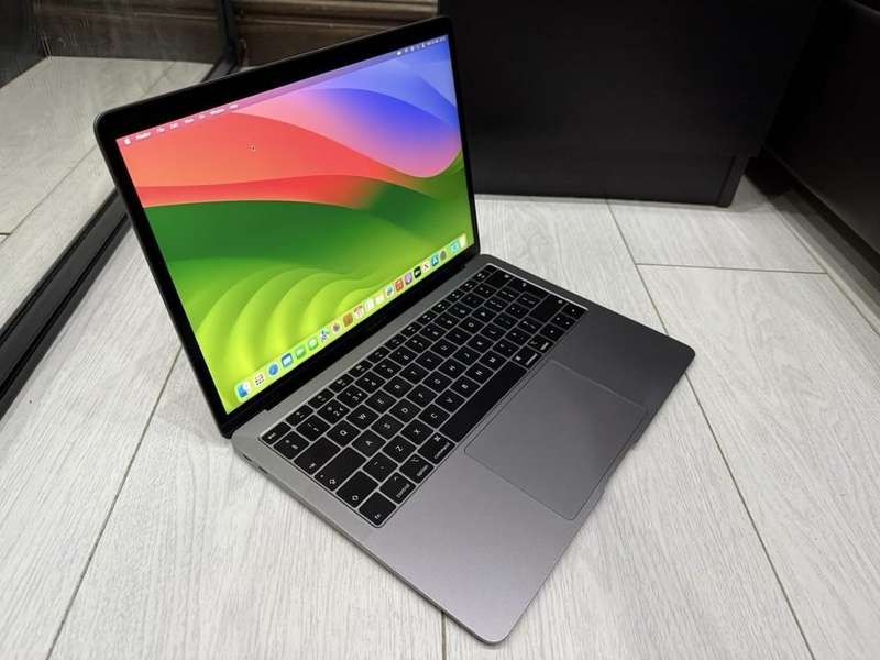 MacBook Air 2018 - 13.3" Retina Display