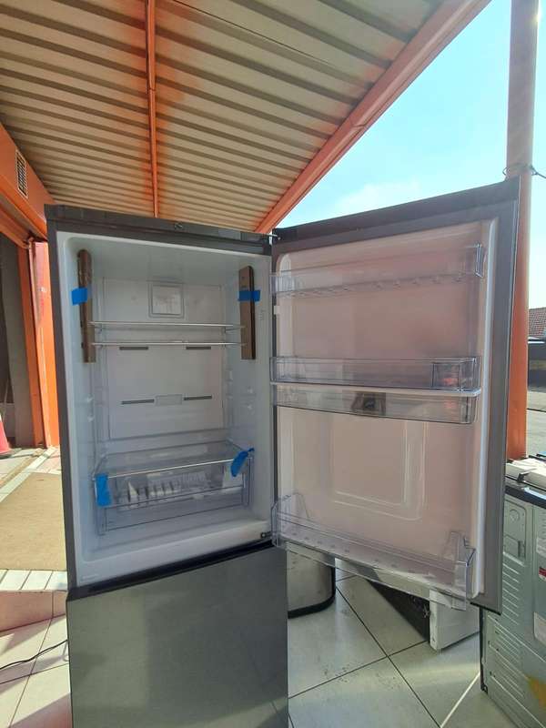 DEFY BOTTOM FREEZER FRIDGE W/D 302LT GRY