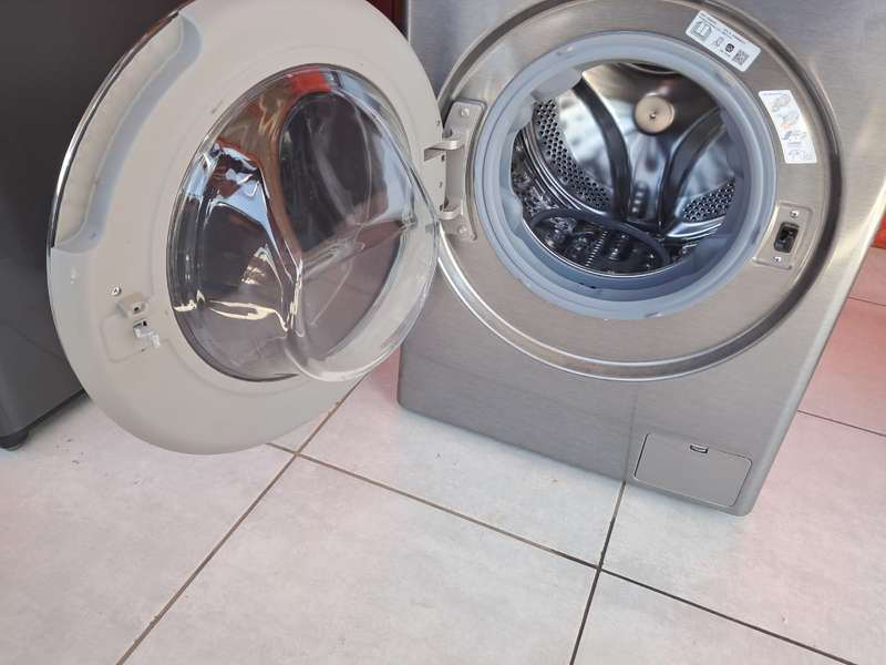 LG 10.5BKG FRONT LOADER WASHING MACHINE SLV
