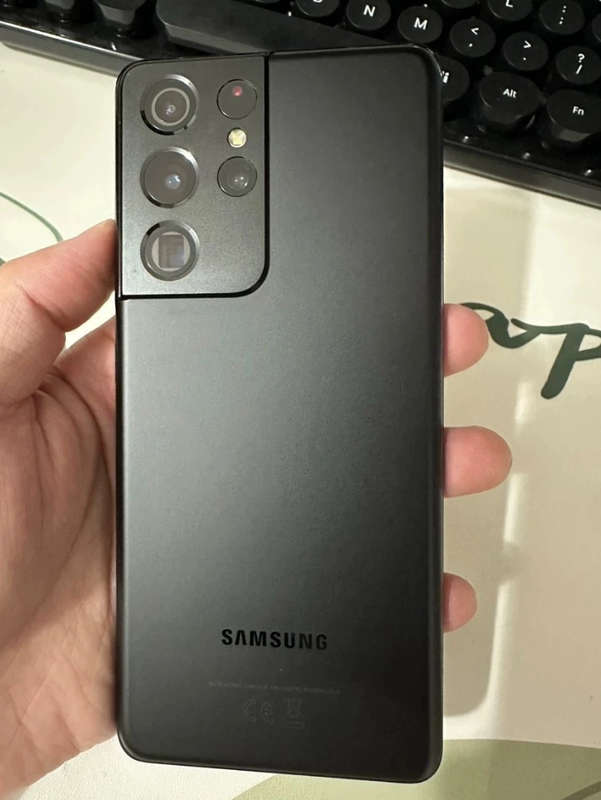 Samsung Galaxy S21 Ultra (NOT TOUCHING)