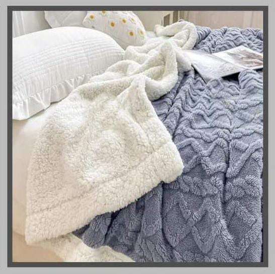 Extra Large Geometric Sherpa Fleece Blankets 200 x 230 Super King Size Light Grey