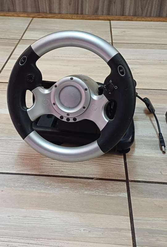 Gaming steering wheel with pedals