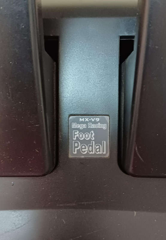 Gaming steering wheel with pedals