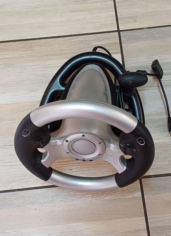 Gaming steering wheel with pedals