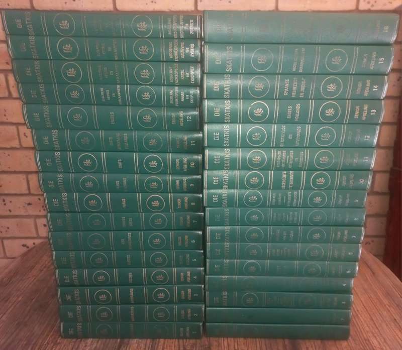 Vintage "Die Skatkis" Afrikaanse Ensiklopedie Stel