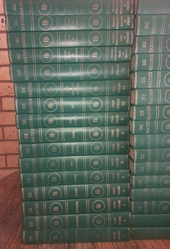 Vintage "Die Skatkis" Afrikaanse Ensiklopedie Stel
