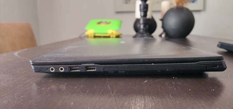 Mecer Xpression W550EU Notebook (non working/for spares or repairs)