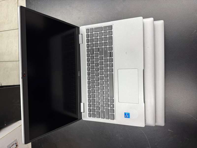 Dell Latitude 5520 I5-1145G7 16GB Ram 256GB Solid State Drive 15.6"FHD Notebook