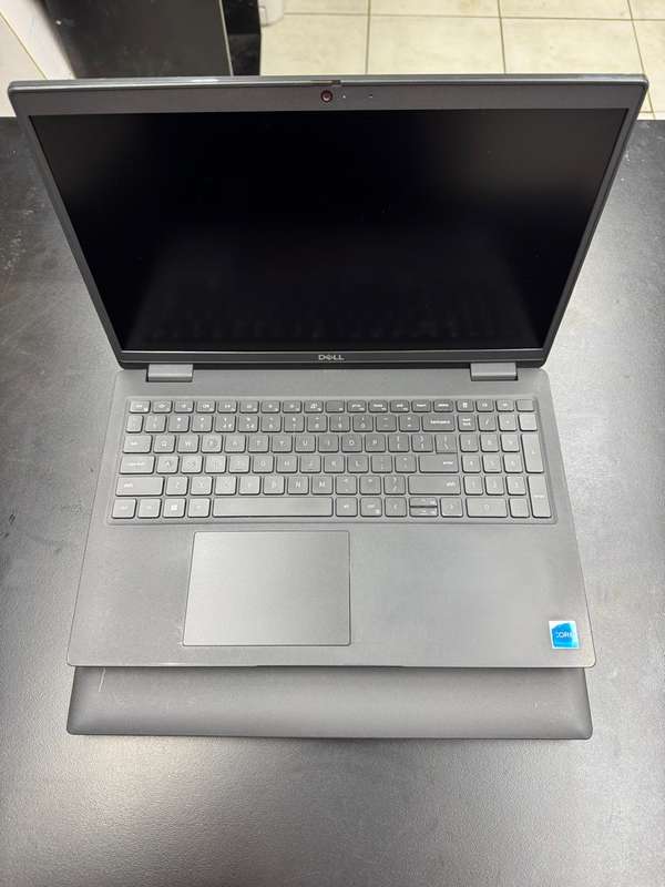 Dell Latitude 3520 15.6-inch Core i5-1135G7 16GB RAM 256GB SSD