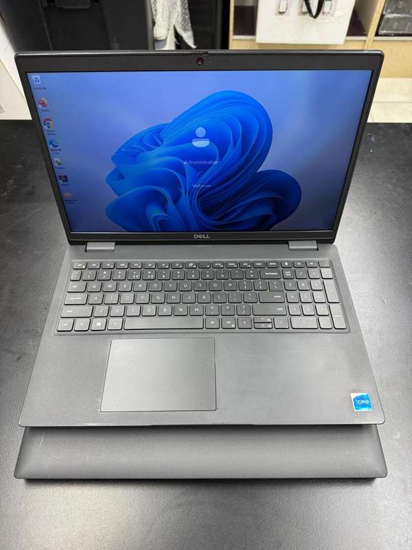 Dell Latitude 3520 15.6-inch Core i5-1135G7 16GB RAM 256GB SSD