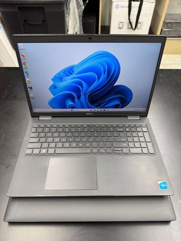 Dell Latitude 3520 15.6-inch Core i5-1135G7 16GB RAM 256GB SSD