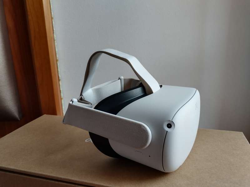 Oculus Quest 2 VR Headset