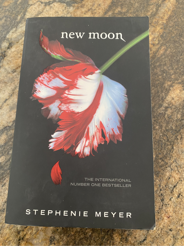 New Moon by Stephanie Meyer