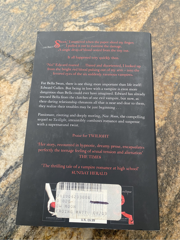 New Moon by Stephanie Meyer