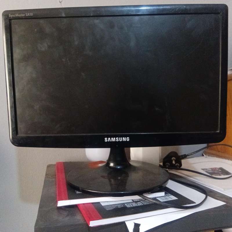 Samsung Black 18.5" SyncMaster SA100 LED Monitor
