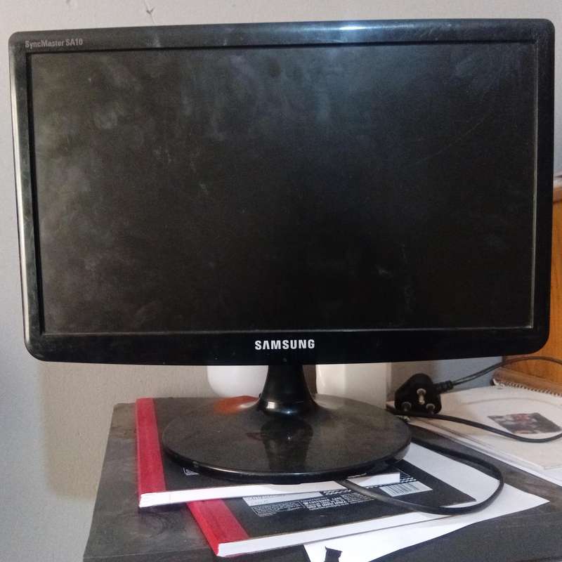 Samsung Black 18.5" SyncMaster SA100 LED Monitor