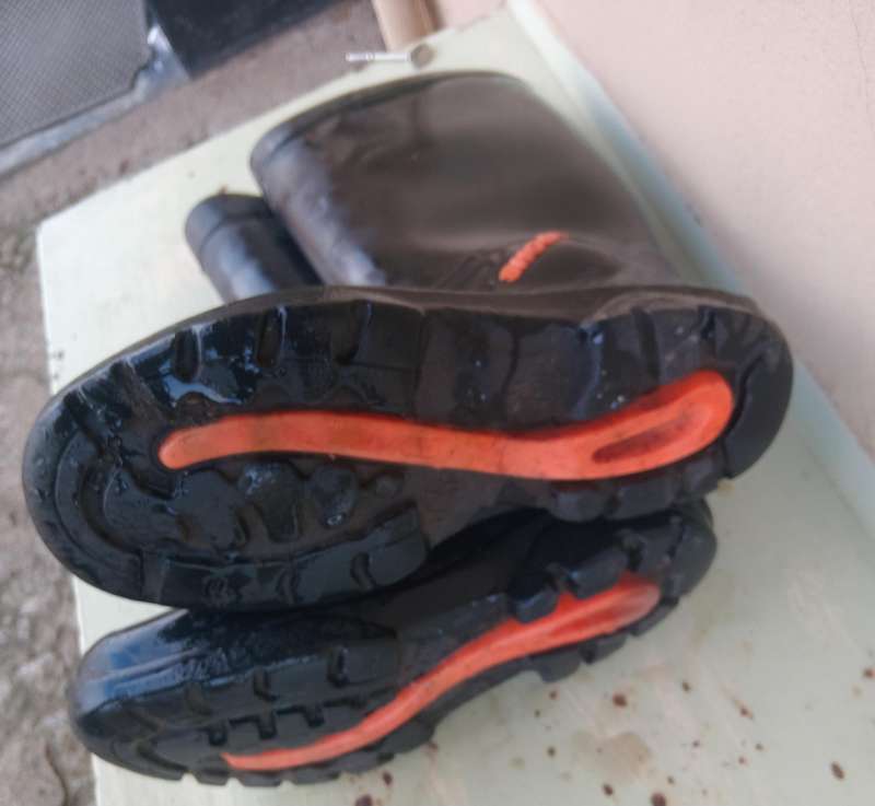 SHOVA GUM BOOTS