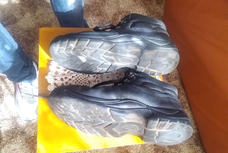 Mens safety boots