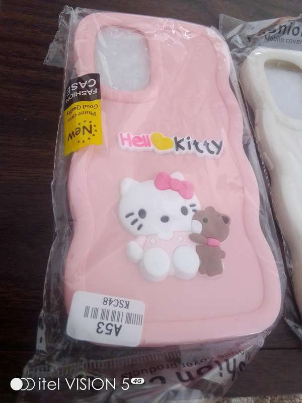 Fashion cases 3 on auction