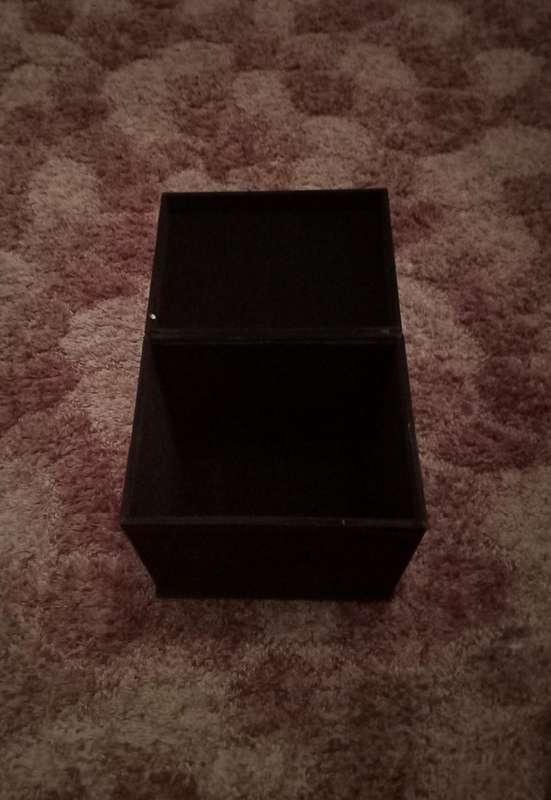 Small storage box