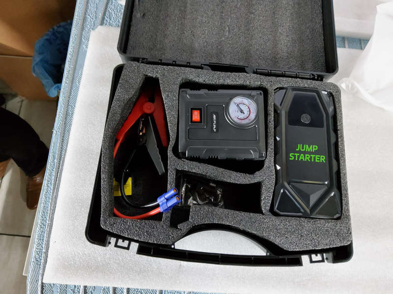 Jump Starter 2000A & air pump