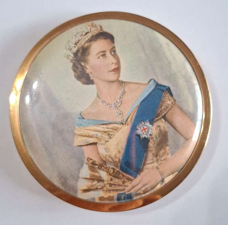 Vintage 1953 Queen Elizabeth Powder Compact Coronation Souvenir