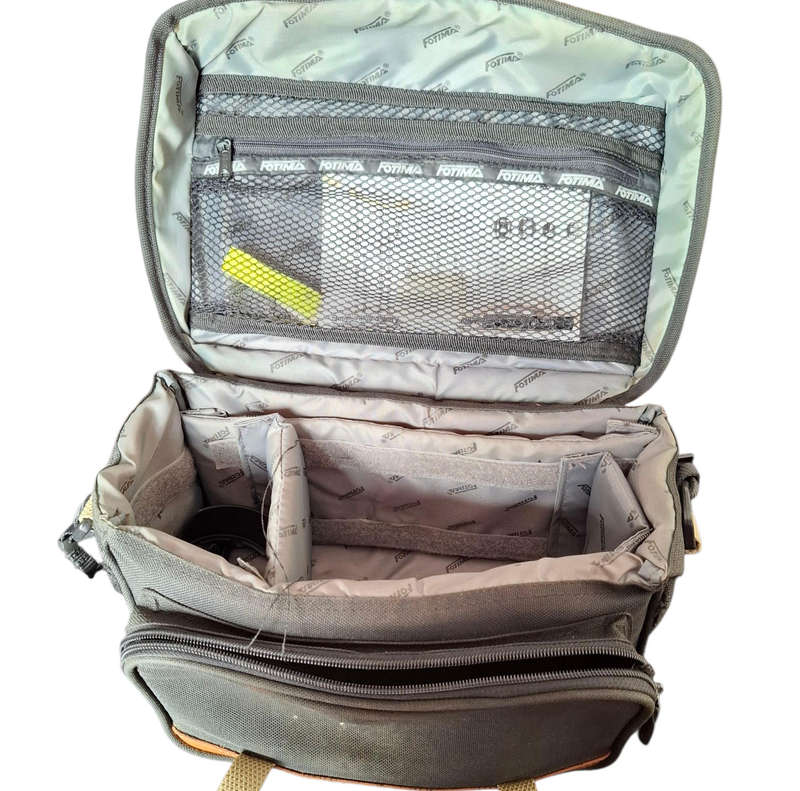 Nikon D90 Camera with Bag and Extra Cables, Charger and Batteries