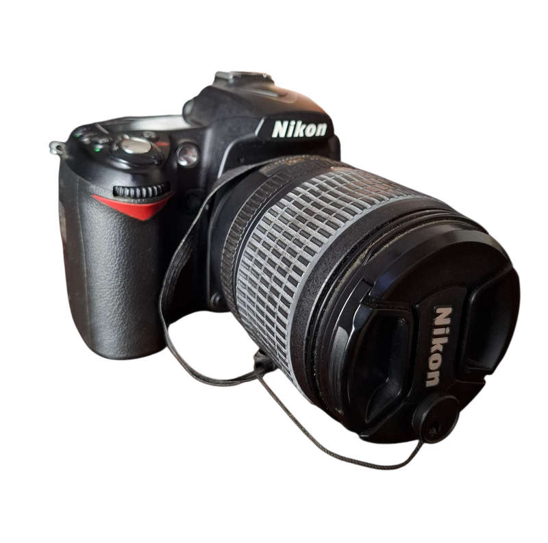 Nikon D90 Camera with Bag and Extra Cables, Charger and Batteries