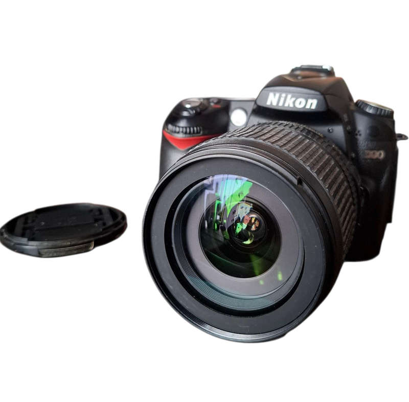 Nikon D90 Camera with Bag and Extra Cables, Charger and Batteries