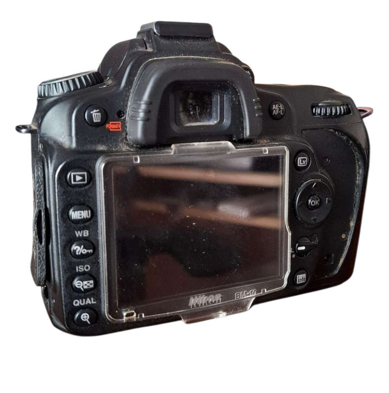Nikon D90 Camera with Bag and Extra Cables, Charger and Batteries