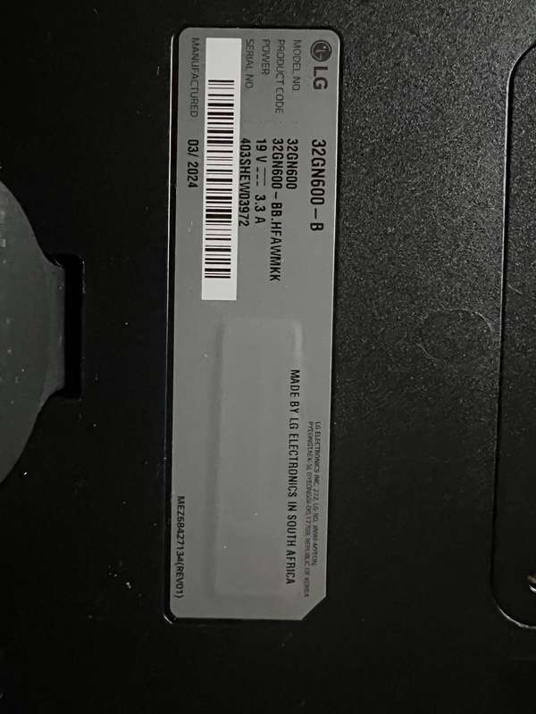 3x LG 32GN 600 computer screens