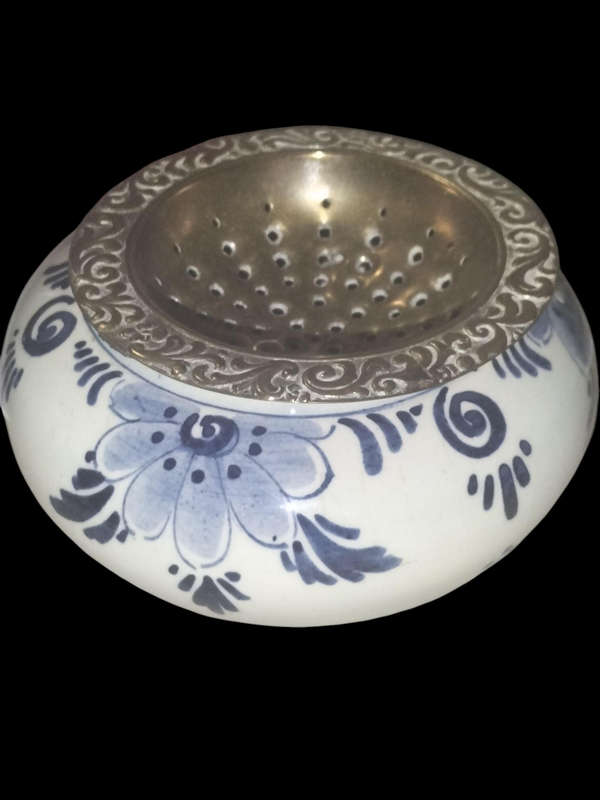Made in Holland Vintage Delft Blue tea strainer