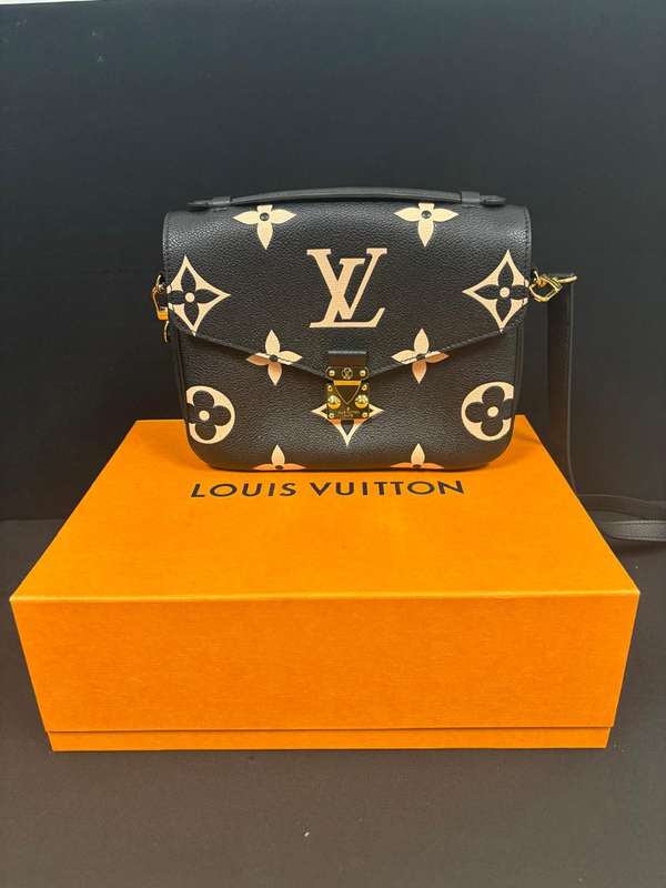 LOUIS VUITTON Empreinte Monogram Giant Pochette Metis